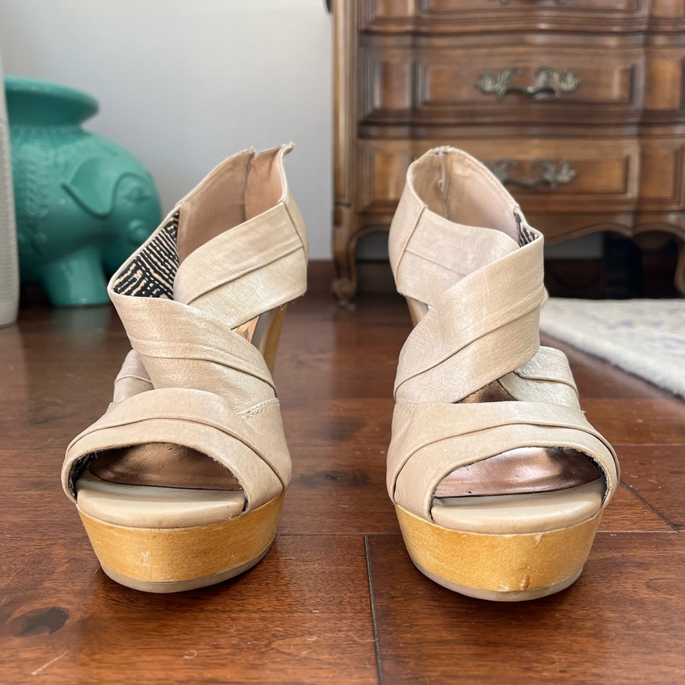 Seychelles Risky Business Wedge